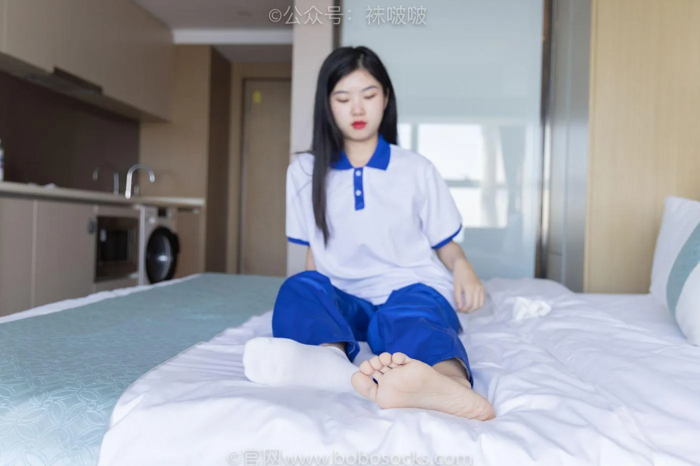 [BoBoSocks袜啵啵]NO.039 小奶熊-校服、vans帆布鞋、短白棉袜、裸足 [154P]插图3